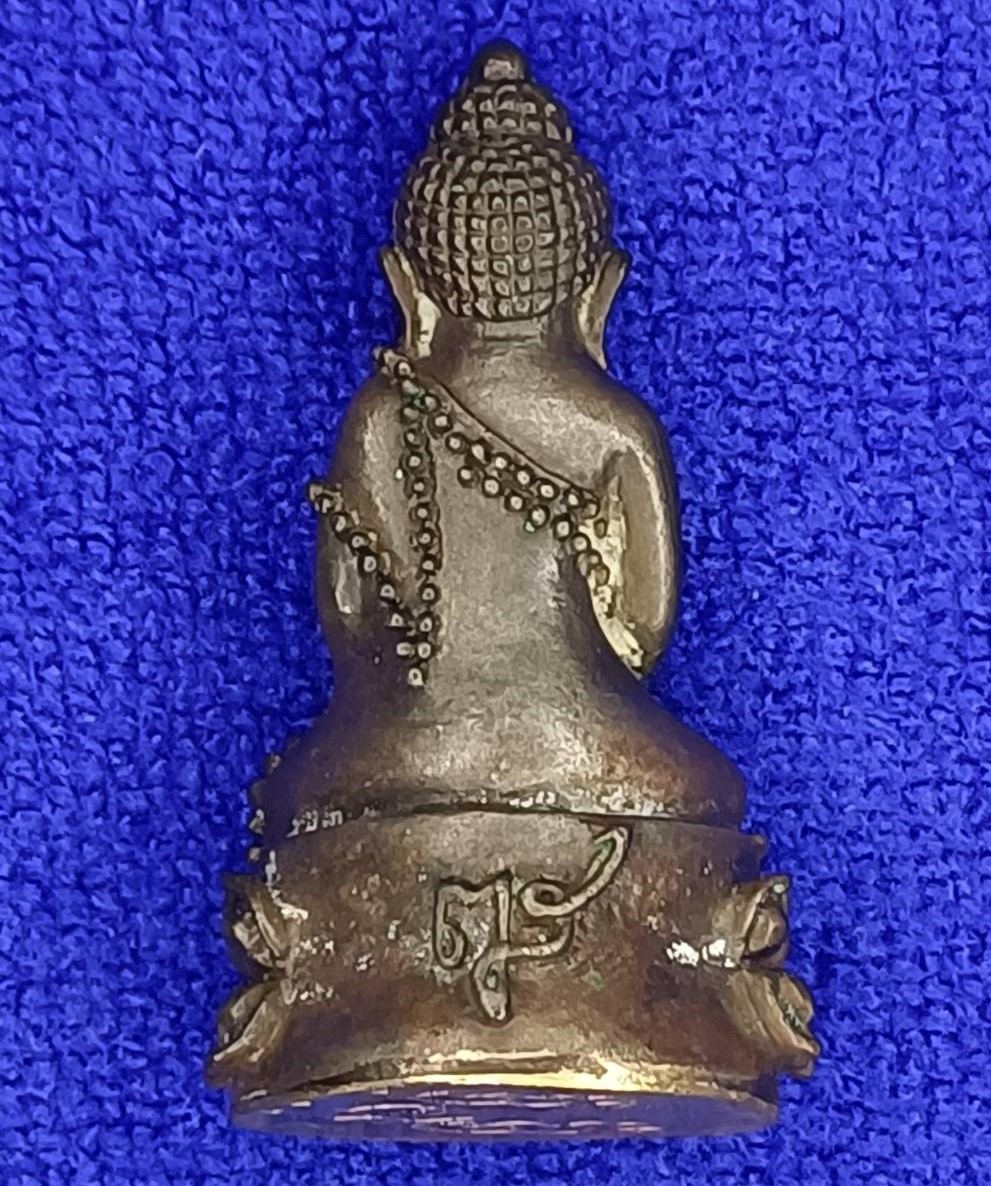 พระกริ่ง ญส19 หลวงพ่อคูณปลุกเสก เนื้อนวะ ก้นทองคำ หายากมากปี2519/Phra Kring YS19,由Luang Pho Khun祝福,Nawa金屬鑄,底金,自一九七六年始極罕見